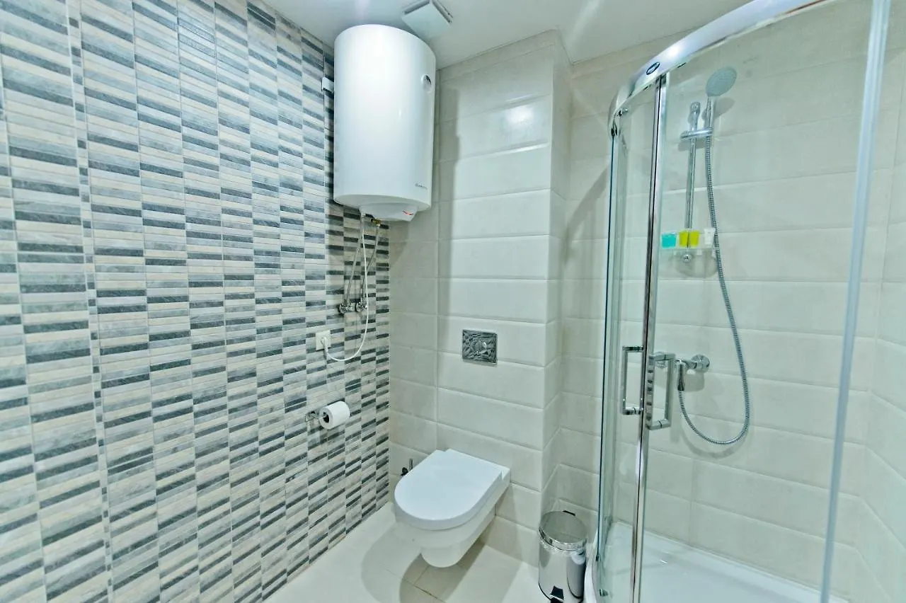 Hotel 19 באטומי 0*,