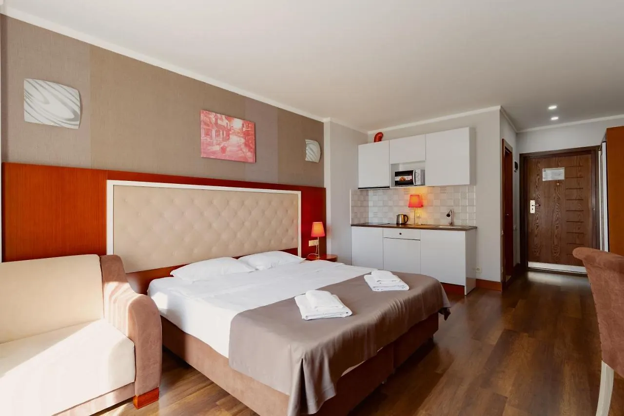 Hotel 19 באטומי 0*,